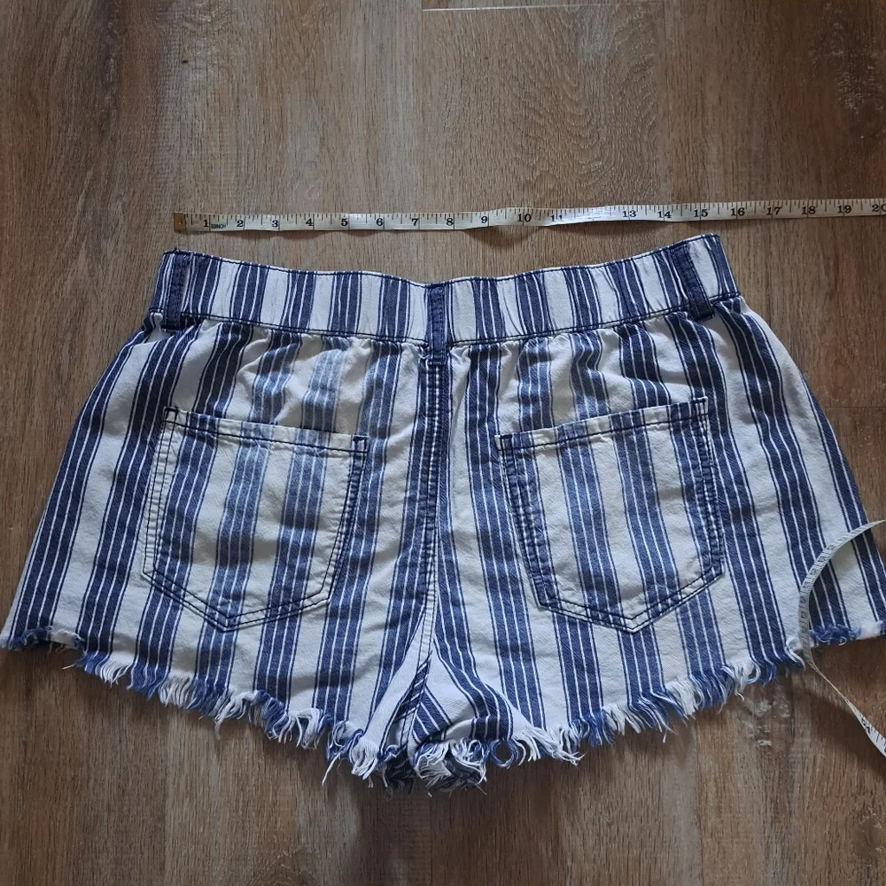 REWASH Blue White Striped Pull-On Shorts Frayed Hem Elastic Waistband Size Large